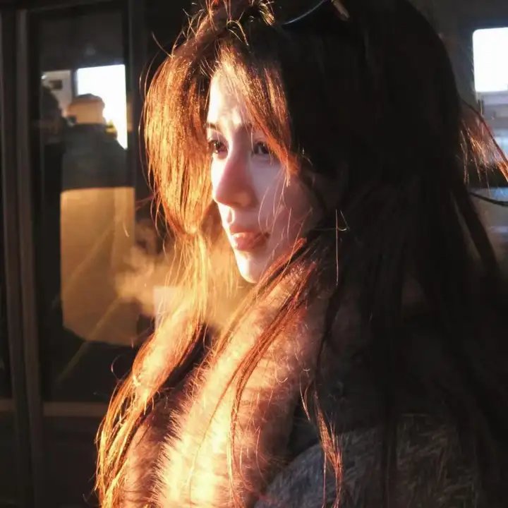 弱比少男闯女校